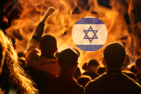 a crowd in Tel Aviv protesting the war in Gaza. anti-Hamas sentiment and the plight of the hostages. Tel Aviv protest rally for hostages. Israeli crowds political demonstration