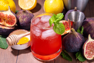 Iced figs lemonade cocktail