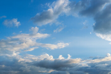 Fototapeta premium 夏の空 夕暮れの時の空と雲223