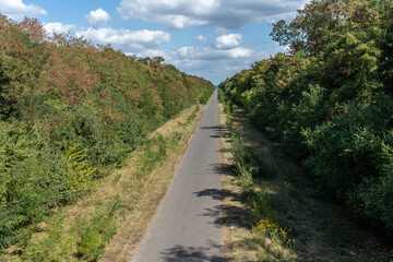 Langer Radweg auf ehemaliger Bahnstrecke am Hambacher Tagebau