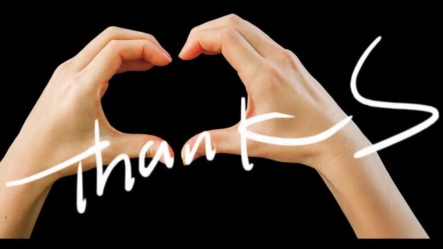 
Texte en anglais "Thanks" &eacute;crit en blanc, mains formant un c&oelig;ur sur fond noir, symbole de gratitude et remerciement universel
