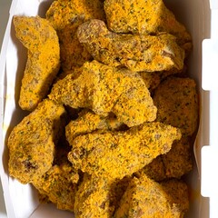 Crispy fried chicken with golden, crunchy skin and juicy, tender meat. A delicious and savory dish, perfect for any meal, served with dipping sauces or side dishes for extra flavor!
