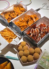 Crispy fried chicken with golden, crunchy skin and juicy, tender meat. A delicious and savory dish, perfect for any meal, served with dipping sauces or side dishes for extra flavor!