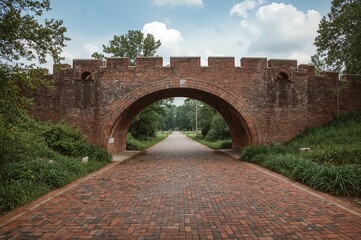 Obraz premium Vintage brick pathway and bridge transformed into a recreational park
