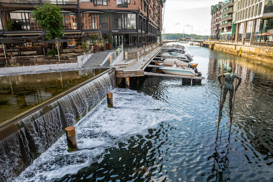 A Unique Sculpture Overlooking a Canal in Aker Brygge