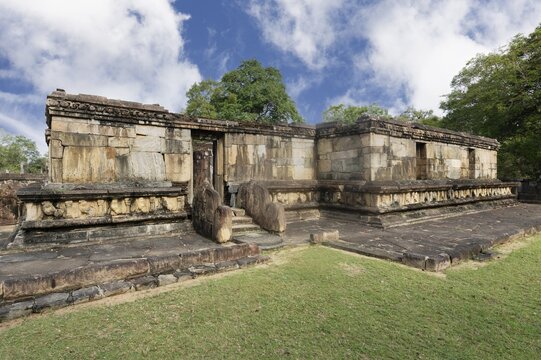Buddha tooth relic temple, Polonnaruwa ruins of the garden-city created by Parakramabahu the Great in the 12th century, Polonnaruwa, Sri Lanka
