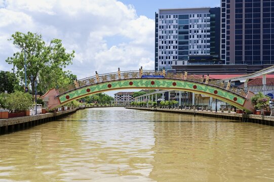 Jambatan Morten old bridge on the Malacca or Melaka river, Malacca, Malaysia
