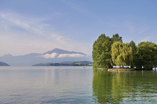 Lake Zug, behind the Rigi, Villette, Park, Cham, Canton Zug, Switzerland