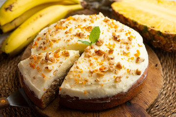 Hummingbird cake is a banana and pineapple-based cake typical of the cuisine of the southern United States.