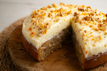 Hummingbird cake is a banana and pineapple-based cake typical of the cuisine of the southern United States.