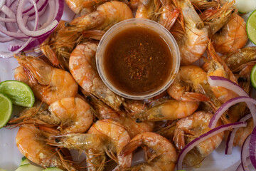 CAMARONES COCIDOS ESTILO CUCARACHA