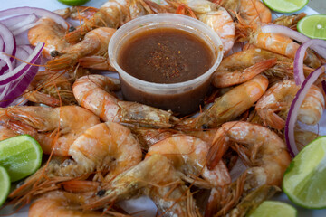 CAMARONES COCIDOS ESTILO CUCARACHA