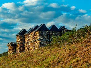 Brennholz aufgetürmt © focus finder