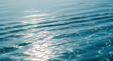 Obraz premium Calm ocean water surface with sunlight reflection for summer background