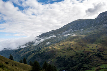 Paysage de montagne dans les Alpes fran&ccedil;aises en &eacute;t&eacute; autour de Valloire et du refuge des aiguilles d'Arves