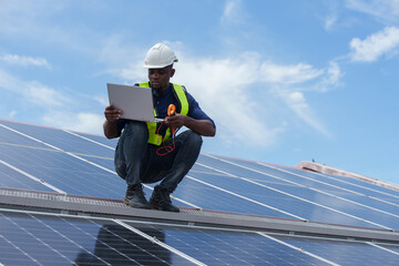 Engineers are planning the installation of outdoor solar panel systems. Solar panel installation on rooftop. Solar panels on rooftop. Workers are installing energy-saving solar power generation plans.