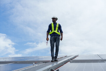 Engineers are planning the installation of outdoor solar panel systems. Solar panel installation on rooftop. Solar panels on rooftop. Workers are installing energy-saving solar power generation plans.
