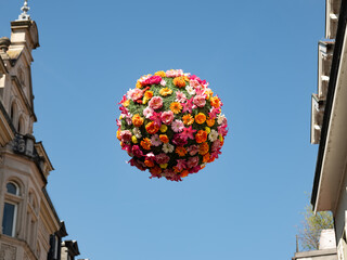 Blumensonne als Deko in der Stadt