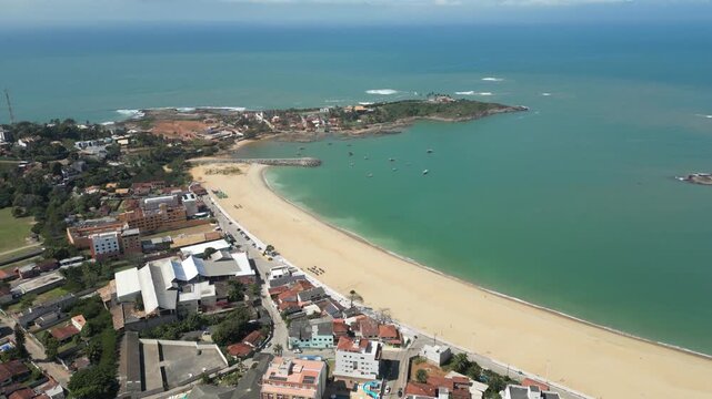 Imagem aérea da região da Enseada Azul em Meaipe Vista de drone das praias de Meaipe e Praia dos Padres, no litoral do Espírito Santo, Brasil.	
