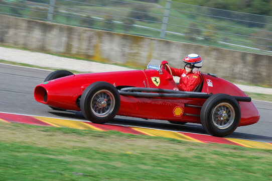 Mugello, Italy - 27th October 2007: Unknown run with Vintage Ferrari 500 F2 Grand Prix Car on Mugello Circuit during the Event of Ferrari Racing Days Year 2007, Italy