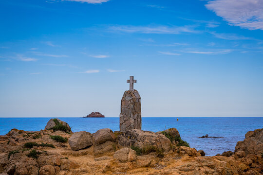 Monument Saint-Joseph sur la plage de la Ruscana &agrave; Zonza en en Corse du Sud en France