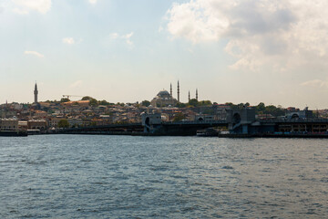 Fototapeta premium Мост Галата и мечеть Сулеймание с пристани Каракой Istanbul