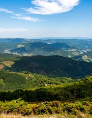 Obraz premium Mountain vista, lush greenery, rolling hills