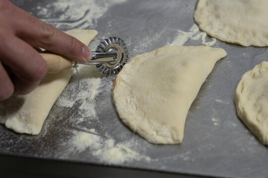 Preparazione panzerotto pugliese