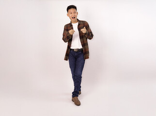 Fototapeta premium man in casual outfit facing camera and pointing with an expressive gesture