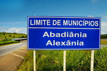 Fototapeta premium Highway Sign on the East Division (border) between the Abadiania and Alexania cities on BR-060 Highway that connects the cities of Brasília and Bela Vista. Brazil, 2019