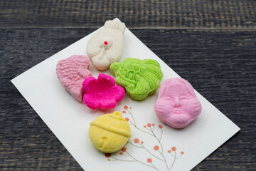 カラフルな日本の菓子