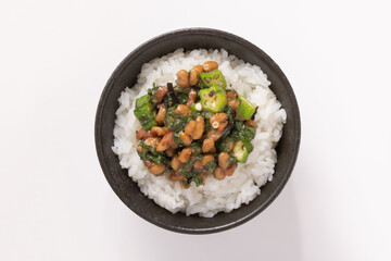 梅しそ　納豆　塩昆布あえ　ご飯