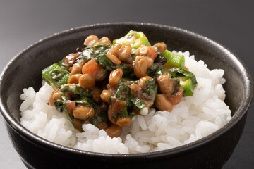 梅しそ　納豆　塩昆布あえ　ご飯