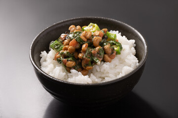 梅しそ　納豆　塩昆布あえ　ご飯