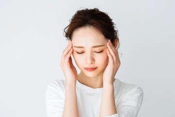 頭痛に悩む女性