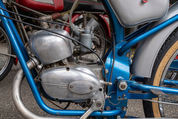 Fototapeta premium Motorcycle engine is shown with a chain and a black chain guard