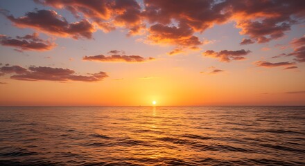 Obraz premium Sunset over the ocean colorful sky and water reflection