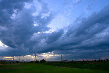 日没後の不穏な雲