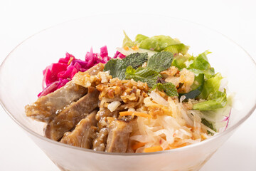 豚肉と青パパイヤのベトナム風冷麺