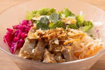 豚肉と青パパイヤのベトナム風冷麺