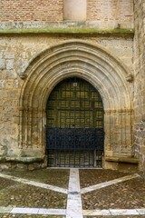 Fototapeta premium Gothic stone portal of San Pedro Church in Fuentes de Nava, Spain