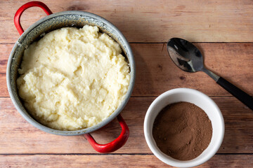 Creamy semolina porridge with cocoa