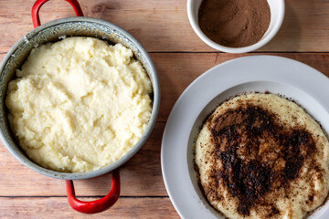 Creamy semolina porridge with cocoa