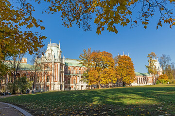 Obraz premium the palace in the park