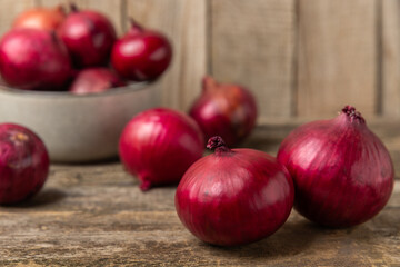 Shallot onion on the kitchen table. onion slice. onion rings. Fresh red Onion. Natural, fresh, vegetarian food. Agricultural products. Healthy eating. Vegetables. Farmer's market.
