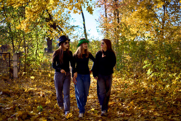 Naklejka premium Teenage friends with stage makeup of a mime during an acting lesson celebrate Halloween in the park near the school, act out scenes and have fun