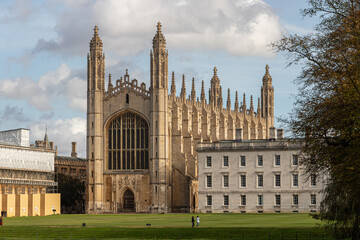 Cambridge, England. Western facade of King's College Chapel, built 1446-1515 in late Gothic style, and Gibbs Building by James Gibbs, 1724-1732, viewed from The Backs with green lawns