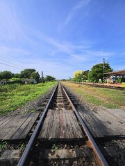 Obraz premium railroad tracks in the countryside