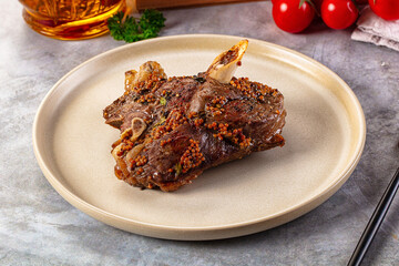 Baked lamb leg with spices