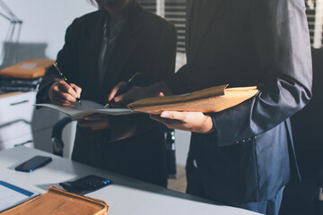 Lawyer explained to the client about the law that must be brought against the court case.